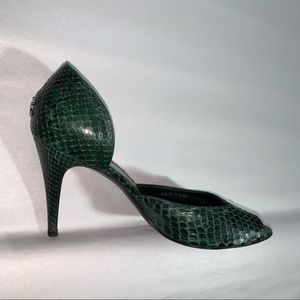 CHANEL size 40 dark green SNAKESKIN d'Orsay pumps w/large silver CC logo